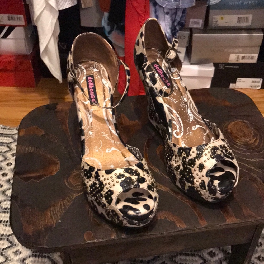 Black and white sandals